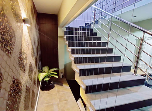 Invisible Grill Nets for Staircases